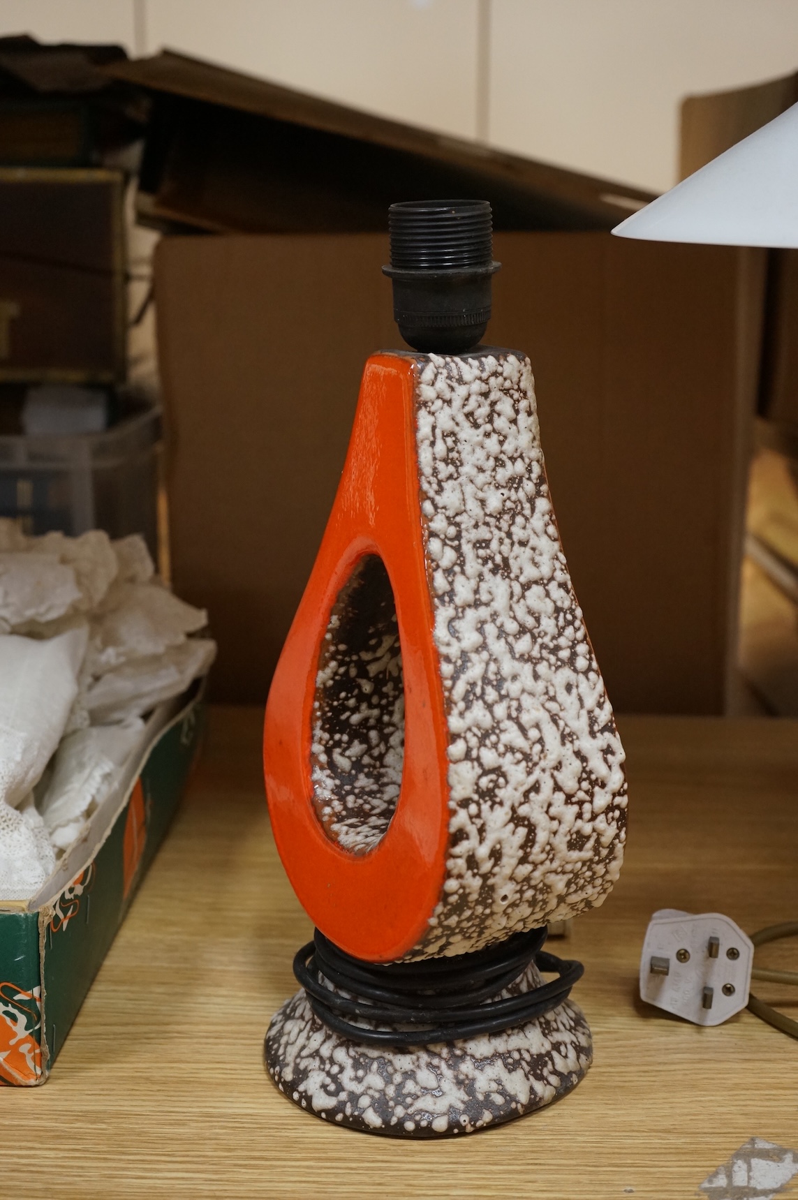 Two lamps comprising a 1960s Herdu ceramic lamp together with a brass and copper adjustable desk lamp, largest 56cm high